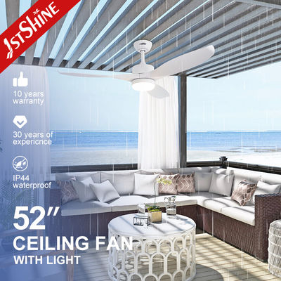 Dobra cena 3 plastikowe ostrza Wentylator sufitowy z białą diodą LED, wodoodporny wentylator sufitowy z lekkim silnikiem prądu stałego w Internecie